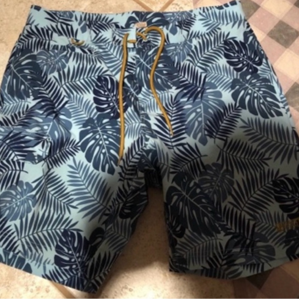 Duluth trading co. board shorts 36 inch waist